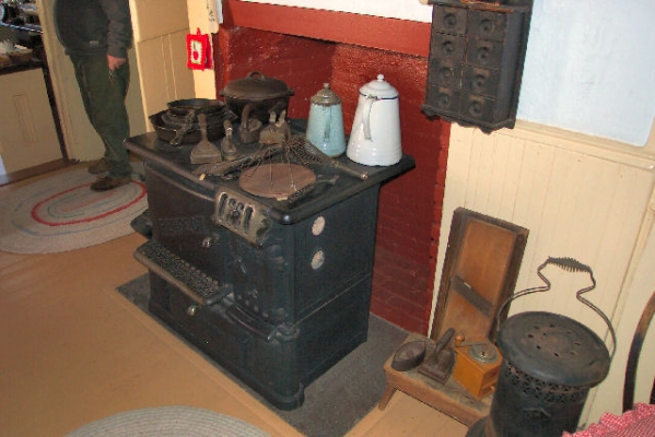 images 1890 kitchen with yellow wall